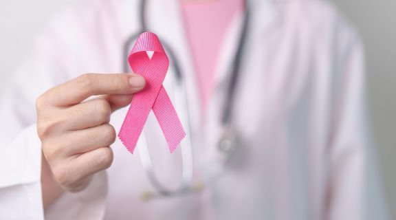 câncer de mama com metástase tem cura