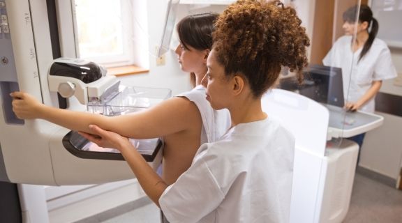 com quantos anos faz mamografia