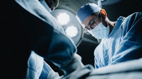 como é feita a cirurgia de hérnia inguinal