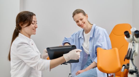 como é feito exame preventivo feminino