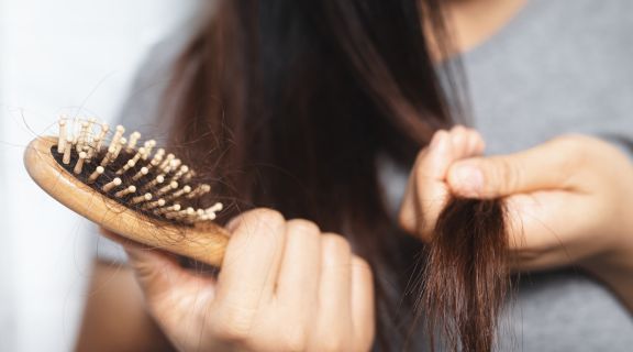 hipotireoidismo causa queda de cabelo_.jpg