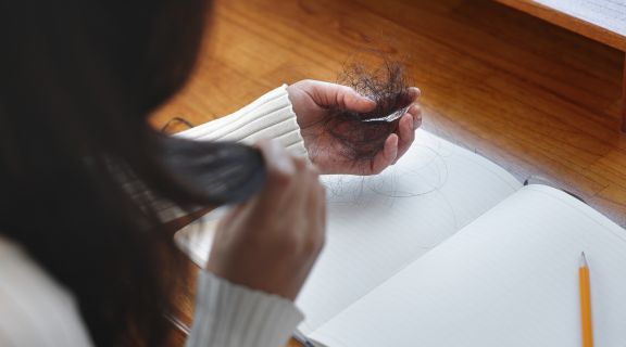 hipotireoidismo causa queda de cabelo.jpeg