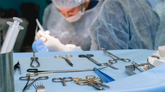qual a diferença entre criptorquidia bilateral e orquidopexia bilateral
