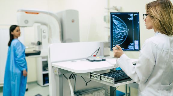 qual a diferença entre mamografia digital e convencional