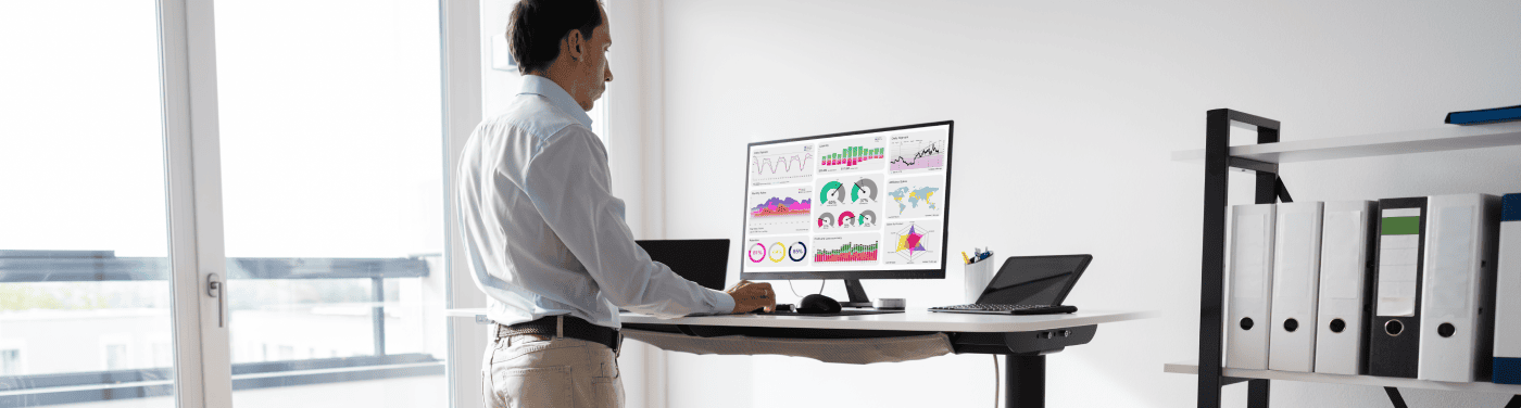 Especialistas recomendam trabalhar em pé por pelo menos 2 horas diárias