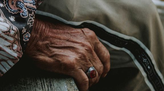 Esquizofrenia piora com a idade? Entenda o que diz a ciência e o que fazer