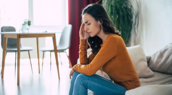 Dor de cabeça antes da menstruação: causas, sintomas e tratamentos