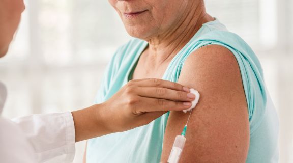 Vacina para idosos acima de 60 anos: veja as mais importantes