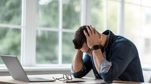 Como aliviar a dor de cabeça nas têmporas rapidamente?