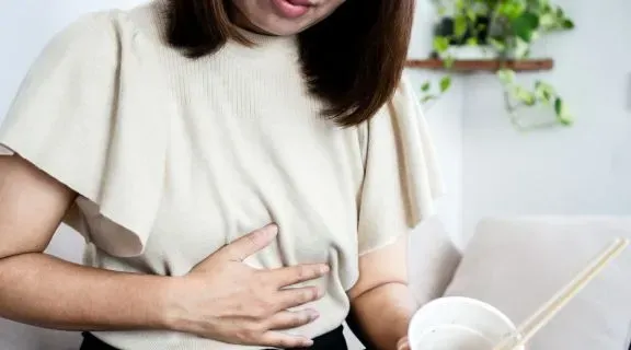 Amenorreia incha a barriga? Entenda a relação e as principais causas