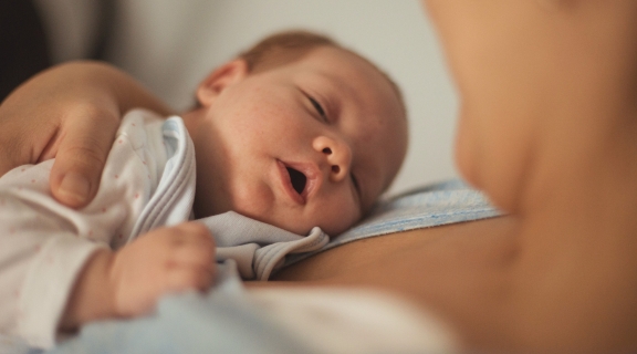 Bebê com glicemia baixa: o que fazer para evitar complicações?