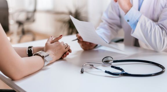 Câncer de pele na cabeça é perigoso? Entenda quais são os riscos e a prevenção
