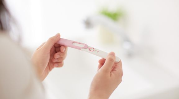 Com quantas semanas descobre a gravidez? Veja quando começar a monitorar