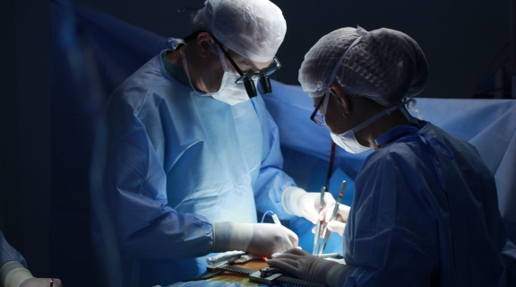 Como é feita a cirurgia de sopro no coração? Conheça técnicas comuns