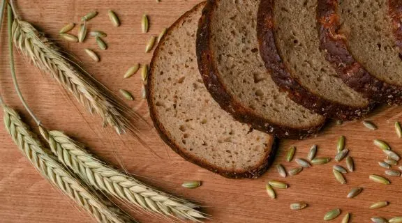 Como saber se tenho alergia a glúten? Veja quais os sintomas e exames pedidos