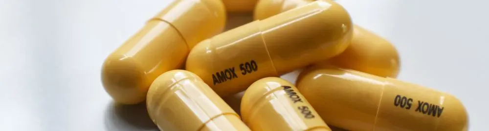 como tomar amoxicilina 500 mg para garganta inflamada_1.webp