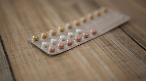 Dúvidas sobre como tomar anticoncepcional depois de ter parado? Entenda tudo