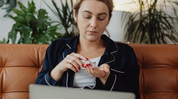 Como tomar remédio de 6 em 6 horas: veja como organizar a sua rotina