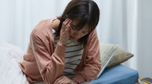 Dor de cabeça e diarreia juntas: o que pode ser e quando se preocupar?