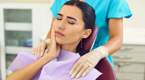 Dor de dente na gravidez prejudica o bebê? Veja o que é mito e verdade