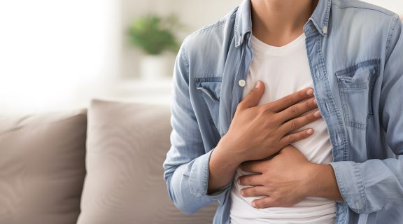 Dor na barriga e falta de ar: quando se preocupar e o que pode ser?