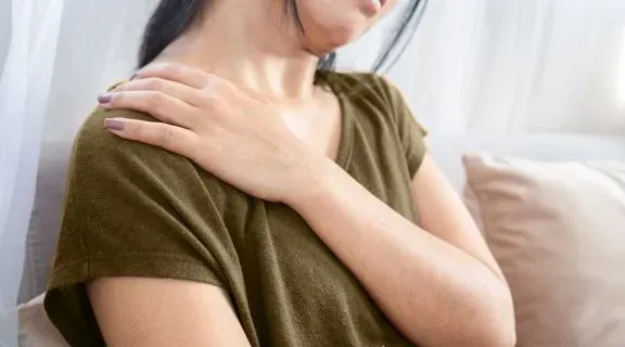 Dor no nervo ciático: 7 sintomas para identificar esse tipo de incômodo