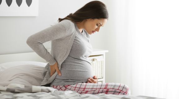 Dor no estômago na gravidez no terceiro trimestre: o que é normal nessa época?