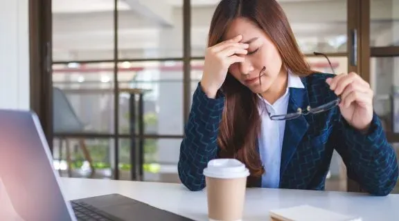 É possível engravidar usando camisinha? Entenda os riscos e a eficácia