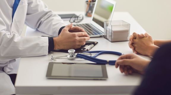 Especialistas em úlcera péptica: quando e qual médico eu devo procurar?