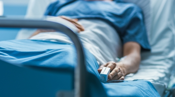 Fiz cirurgia de hérnia inguinal, posso me abaixar? Entenda os cuidados
