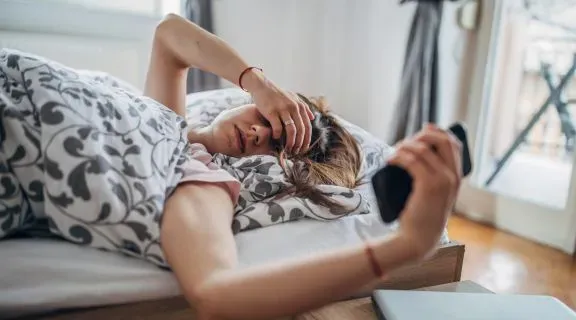 Fluoxetina engorda ou emagrece? Entenda o efeito do remédio no peso