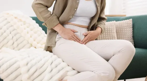 Infecção urinária dá dor nas costas? Entenda os sintomas e como tratar