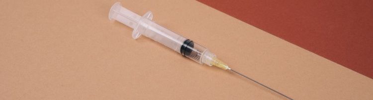 Amoxicilina corta o efeito do anticoncepcional injetável?