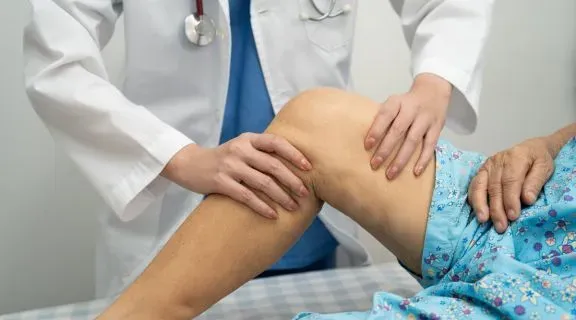 Melhor anti-inflamatório para tendinite no joelho: qual escolher?