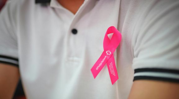 O que causa câncer de mama em homens? Veja quais são os fatores de risco