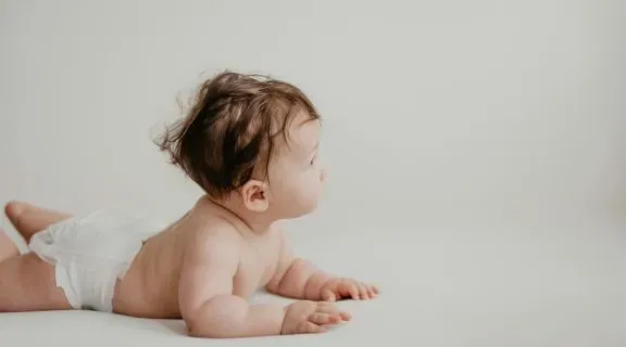 O que causa soluço em bebê? Como aliviar e quando buscar um pediatra