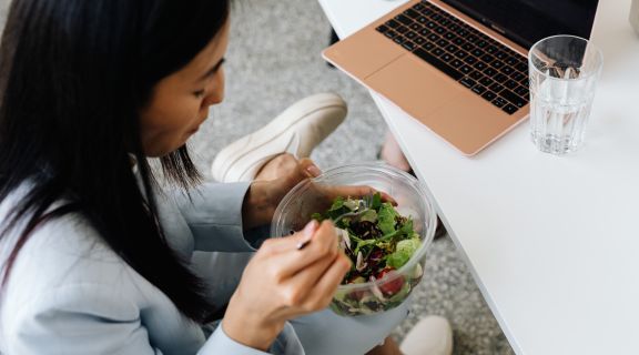 O que comer quando está com virose? Alimentos que ajudam na recuperação