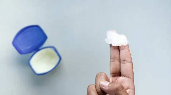 O que é bom para pano branco no rosto? Veja as causas e como prevenir