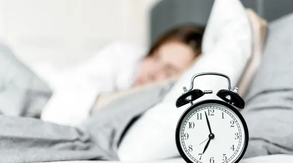 O que é melatonina e para que serve? Como atua no sono