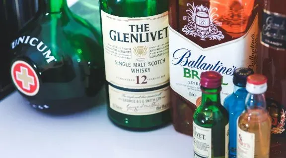 O que o álcool faz no cérebro: veja os efeitos nocivos e os riscos