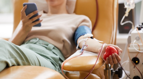 Para fazer doação de sangue precisa estar em jejum? Saiba como se preparar 