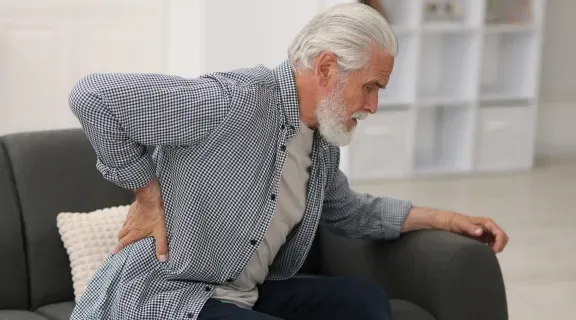 Por que o nervo ciático demora para desinflamar? Entenda o quadro