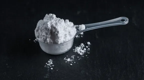 Posso tomar creatina nos dias que não treino? Veja o que muda no corpo