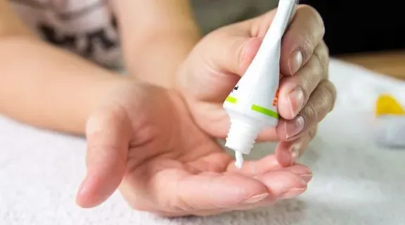 Posso usar pomada com nistatina no meu bebê? Saiba quando é indicada