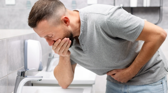 Quais os sintomas de hepatite B por que reconhecer sinais de alerta importa