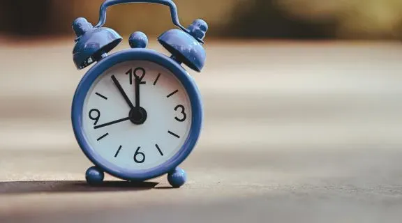 Qual o melhor horário para tomar vitamina B12 e maximizar a absorção