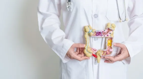 Qual o sintoma de câncer no intestino? Saiba sinais e quando ir ao médico