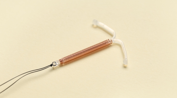 Qual o tratamento para espessamento endometrial e quando ele é indicado?