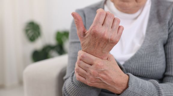 Quando a artrite reumatoide é grave? Veja quando buscar um médico