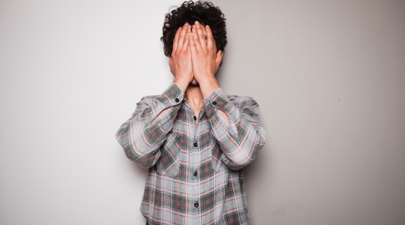 Quanto tempo dura a mania de um bipolar? Saiba o que acontece nessa fase